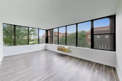Living - 345 Eastgate Pl #302, Chicago, IL 60616 photo 2 of 8