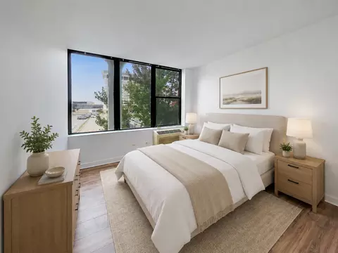 Bedroom - 345 Eastgate Pl #302, Chicago, IL 60616 photo 3 of 5