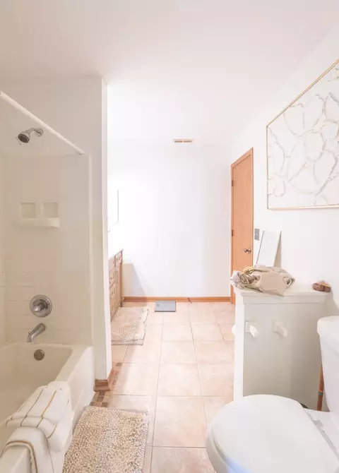 Bath - 1441 Levato Ln, Minooka, IL 60447 photo 2 of 3