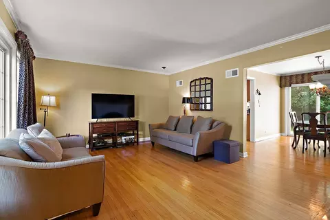 Living - 334 Spruce St, Glenview, IL 60025 photo 2 of 3