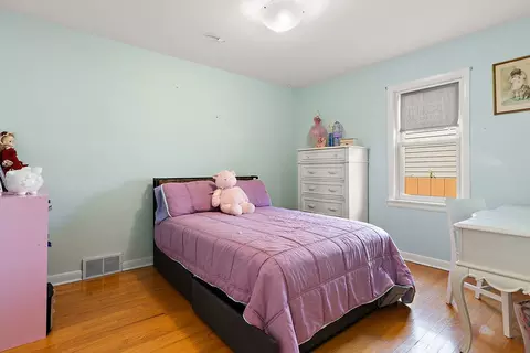 Bedroom - 334 Spruce St, Glenview, IL 60025 photo 1 of 2