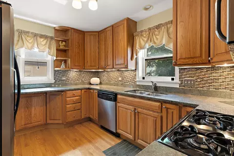 Kitchen - 334 Spruce St, Glenview, IL 60025 photo 1 of 2