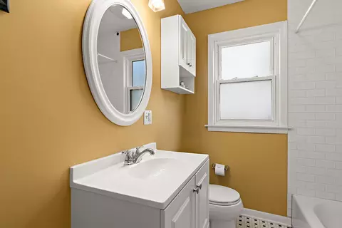Bath - 334 Spruce St, Glenview, IL 60025 photo 1 of 2