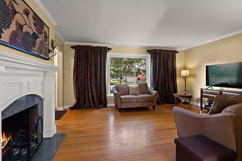 Living - 334 Spruce St, Glenview, IL 60025 photo 3 of 3