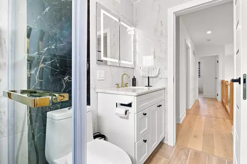 Bath - 534 E Park Ave, Elmhurst, IL 60126 photo 2 of 4