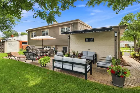 Exterior - 534 E Park Ave, Elmhurst, IL 60126 photo 5 of 8