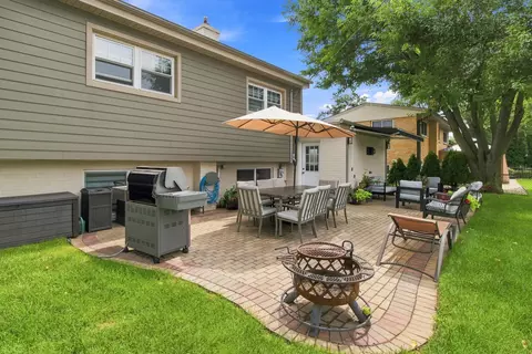 Exterior - 534 E Park Ave, Elmhurst, IL 60126 photo 3 of 8