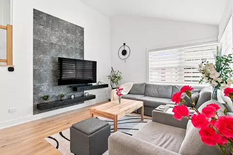 Living - 534 E Park Ave, Elmhurst, IL 60126 photo 1 of 2