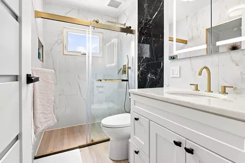 Bath - 534 E Park Ave, Elmhurst, IL 60126 photo 1 of 4