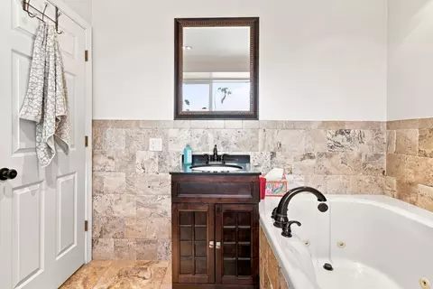 Bath - 534 E Park Ave, Elmhurst, IL 60126 photo 4 of 4