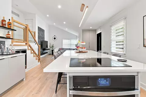 Kitchen - 534 E Park Ave, Elmhurst, IL 60126 photo 3 of 5