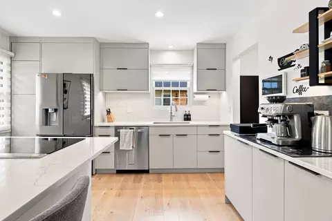 Kitchen - 534 E Park Ave, Elmhurst, IL 60126 photo 4 of 5
