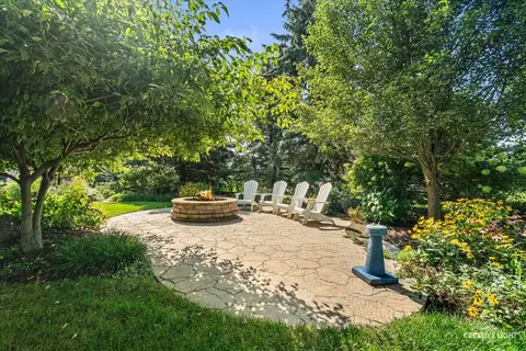 Exterior - 11 N600 Hunter Trl, Elgin, IL 60124 photo 6 of 9