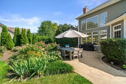 Exterior - 11 N600 Hunter Trl, Elgin, IL 60124 photo 5 of 9