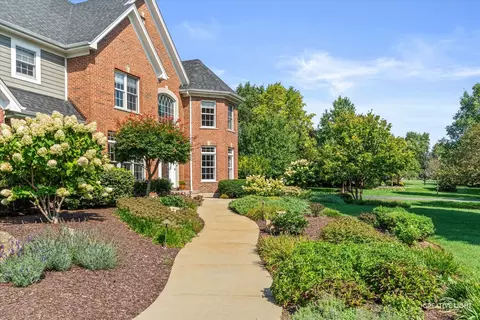 Exterior - 11 N600 Hunter Trl, Elgin, IL 60124 photo 2 of 9