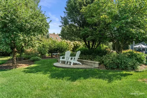 Exterior - 11 N600 Hunter Trl, Elgin, IL 60124 photo 7 of 9