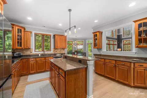 Kitchen - 11 N600 Hunter Trl, Elgin, IL 60124 photo 3 of 3