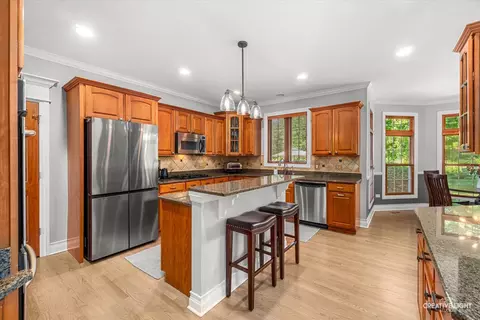 Kitchen - 11 N600 Hunter Trl, Elgin, IL 60124 photo 2 of 3