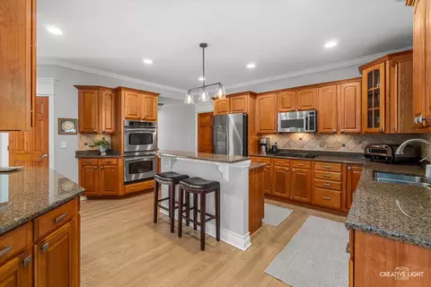 Kitchen - 11 N600 Hunter Trl, Elgin, IL 60124 photo 1 of 3