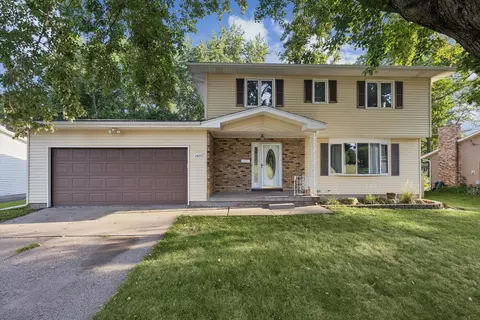 2423 E 32nd St, Davenport, IA 52807