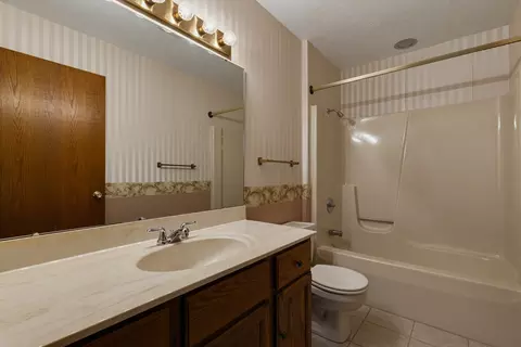 Bath - 2917 4th St #0, Moline, IL 61265 photo 4 of 6