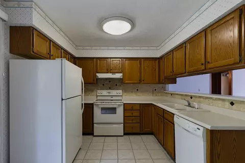 Kitchen - 2917 4th St #0, Moline, IL 61265 photo 2 of 7