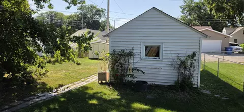 2379 30th St, Moline, IL 61265 photo 2
