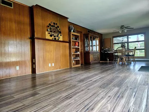 Living - 600 Timber Creek Rd, Dixon, IL 61021 photo 2 of 4