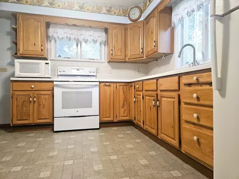 Kitchen - 600 Timber Creek Rd, Dixon, IL 61021 photo 1 of 4