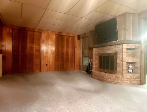 Living - 600 Timber Creek Rd, Dixon, IL 61021 photo 3 of 4