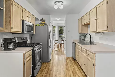 Kitchen - 2157 Rossiter Pkwy, Plainfield, IL 60586 photo 2 of 3