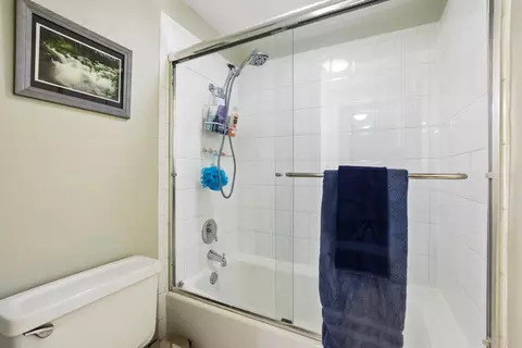 Bath - 793 Lakeside Circle Dr, Wheeling, IL 60090 photo 2 of 3