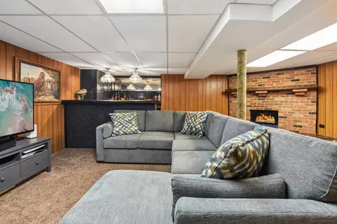 Living - 793 Lakeside Circle Dr, Wheeling, IL 60090 photo 3 of 3