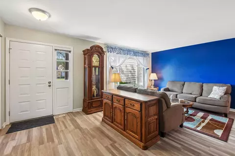 Entry Way - 793 Lakeside Circle Dr, Wheeling, IL 60090 photo 1 of 2