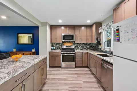 Kitchen - 793 Lakeside Circle Dr, Wheeling, IL 60090 photo 2 of 2