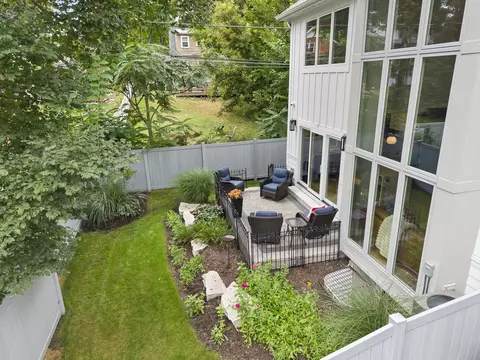 Exterior - 820 E Franklin Ave, Naperville, IL 60540 photo 5 of 10