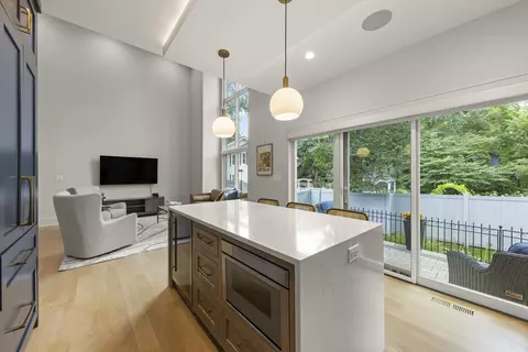 Kitchen - 820 E Franklin Ave, Naperville, IL 60540 photo 3 of 5