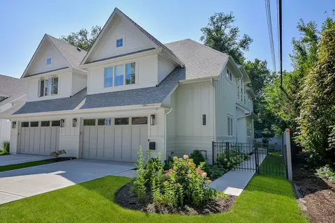 Exterior - 820 E Franklin Ave, Naperville, IL 60540 photo 6 of 10