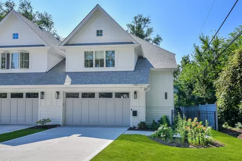 Exterior - 820 E Franklin Ave, Naperville, IL 60540 photo 7 of 10
