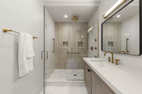 Bath - 820 E Franklin Ave, Naperville, IL 60540 photo 2 of 5