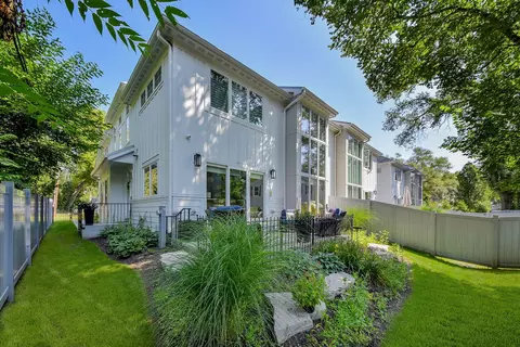 Exterior - 820 E Franklin Ave, Naperville, IL 60540 photo 4 of 10