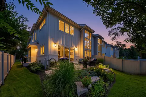 Exterior - 820 E Franklin Ave, Naperville, IL 60540 photo 10 of 10