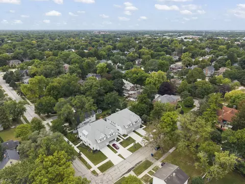 View/Area - 820 E Franklin Ave, Naperville, IL 60540 photo 1 of 5
