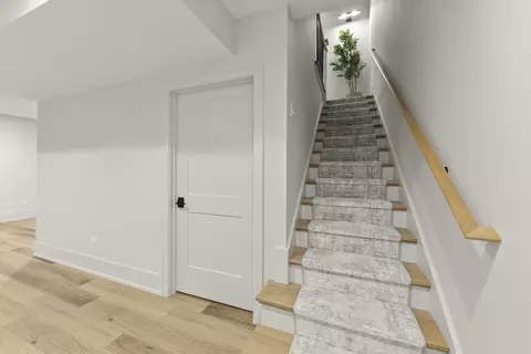 Entry Way - 820 E Franklin Ave, Naperville, IL 60540 photo 3 of 3