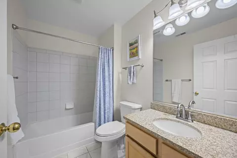 Bath - 3115 Town Square Dr #408, Rolling Meadows, IL 60008 photo 2 of 2