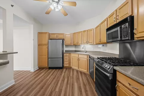 Kitchen - 3115 Town Square Dr #408, Rolling Meadows, IL 60008 photo 2 of 2