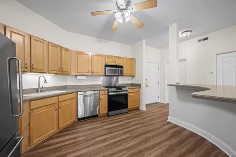 Kitchen - 3115 Town Square Dr #408, Rolling Meadows, IL 60008 photo 1 of 2