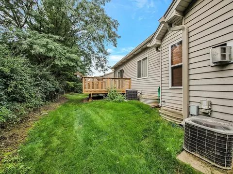 Exterior - 1321 Dancing Bear Ln, Elgin, IL 60120 photo 7 of 8