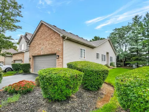 Exterior - 1321 Dancing Bear Ln, Elgin, IL 60120 photo 2 of 8