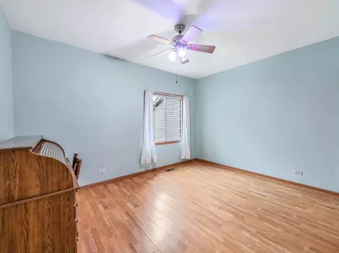 Bedroom - 1321 Dancing Bear Ln, Elgin, IL 60120 photo 3 of 5